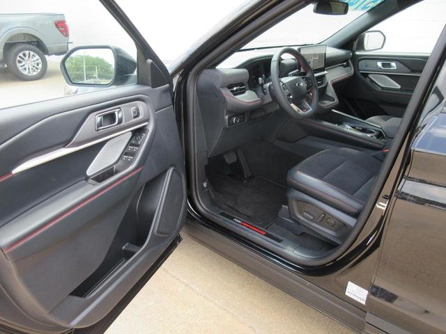 Photo of 2025 Agate Black Metallic Ford Explorer