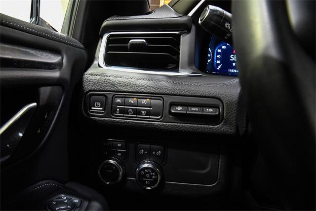 Photo of 2024 Summit White GMC Yukon XL