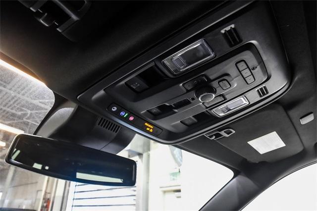 Photo of 2024 Summit White GMC Yukon XL