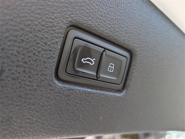 Photo of 2020 Glacier White Metallic Audi Q8
