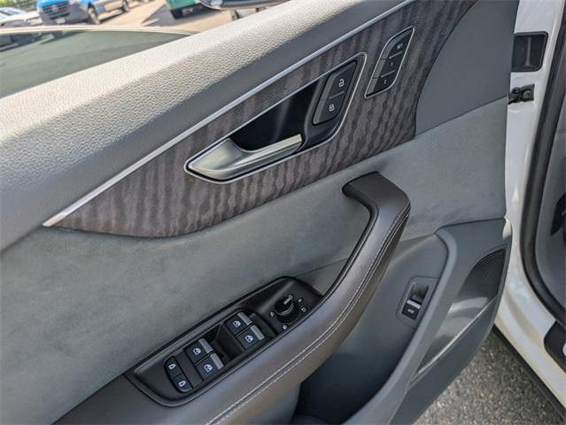 Photo of 2020 Glacier White Metallic Audi Q8