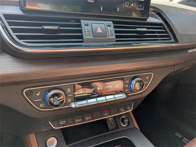 Photo of 2021 Mythos Black Metallic Audi Q5
