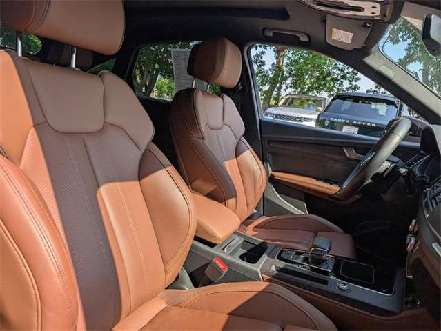 Photo of 2021 Mythos Black Metallic Audi Q5