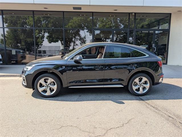 Photo of 2021 Mythos Black Metallic Audi Q5