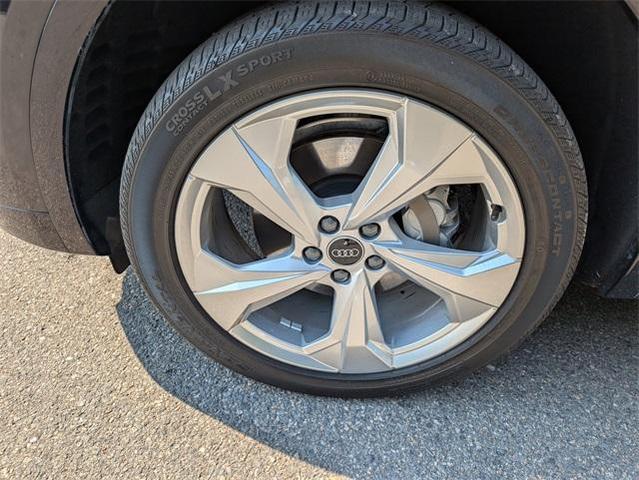 Photo of 2021 Mythos Black Metallic Audi Q5