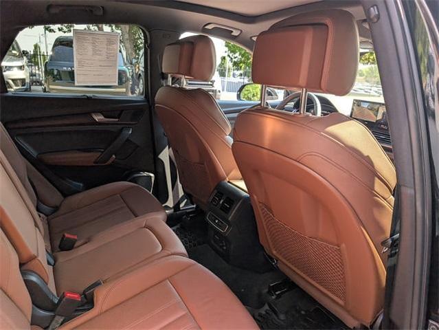 Photo of 2021 Mythos Black Metallic Audi Q5