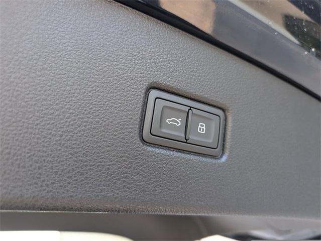 Photo of 2021 Mythos Black Metallic Audi Q5