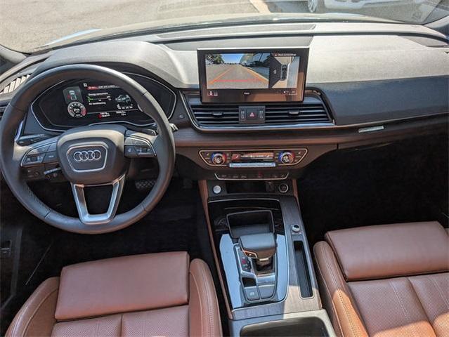Photo of 2021 Mythos Black Metallic Audi Q5