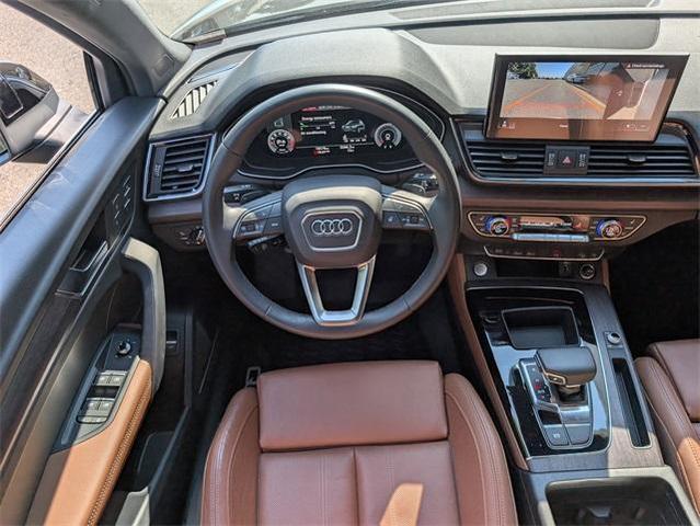 Photo of 2021 Mythos Black Metallic Audi Q5