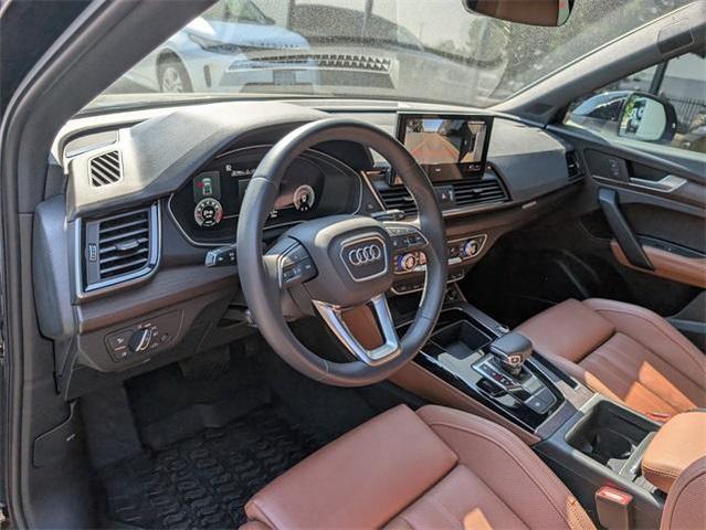 Photo of 2021 Mythos Black Metallic Audi Q5