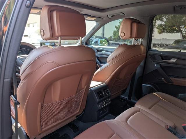 Photo of 2021 Mythos Black Metallic Audi Q5