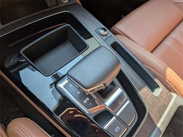 Photo of 2021 Mythos Black Metallic Audi Q5