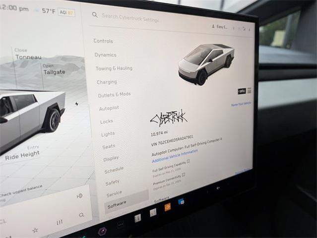 Photo of 2024 Stainless Steel Tesla Cybertruck