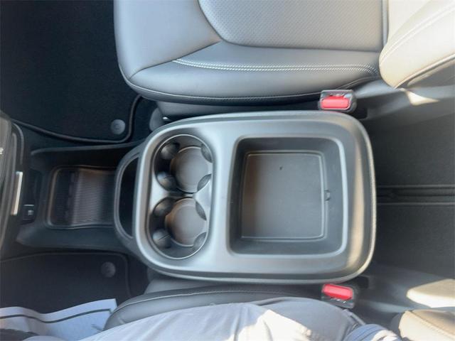 Photo of 2026 Bright White Clearcoat Chrysler Pacifica