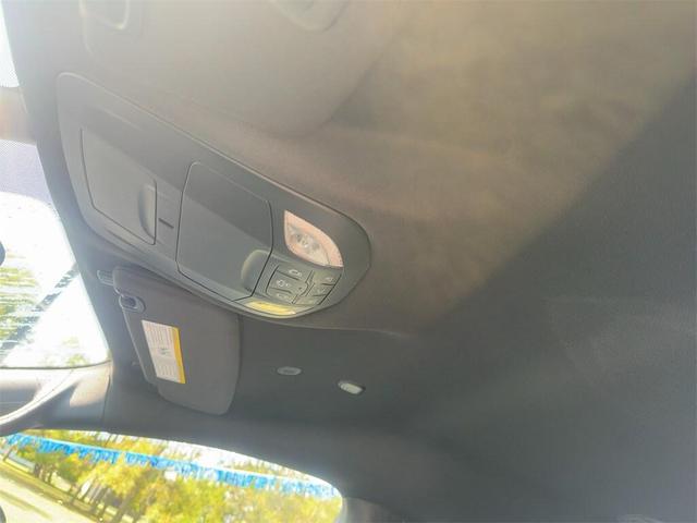 Photo of 2026 Bright White Clearcoat Chrysler Pacifica