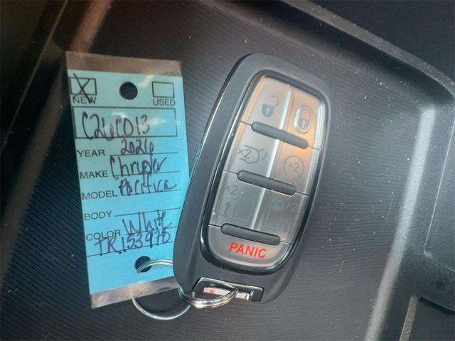 Photo of 2026 Bright White Clearcoat Chrysler Pacifica