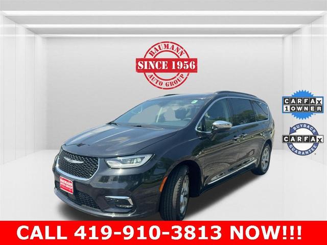 Photo of 2023 Brilliant Black Crystal Pearlcoat Chrysler Pacifica