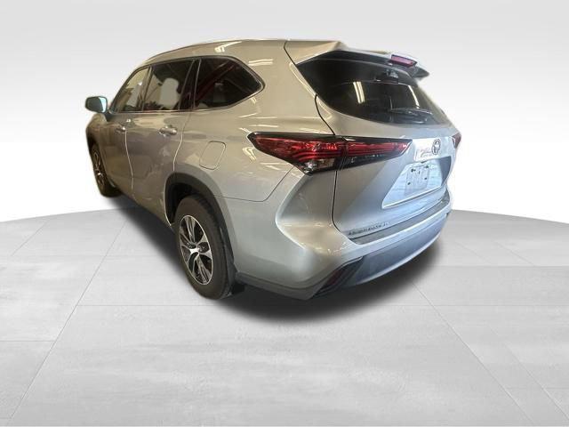 Photo of 2021 Celestial Silver Metallic Toyota Highlander