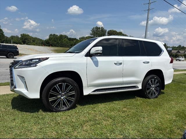 Photo of 2018 Eminent White Pearl Lexus LX 570