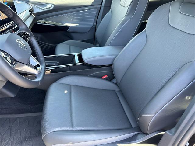 Photo of 2023 Deep Black Pearl Volkswagen ID.4