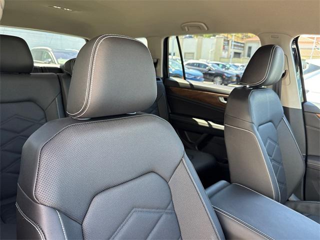 Photo of 2026 Deep Black Volkswagen Atlas