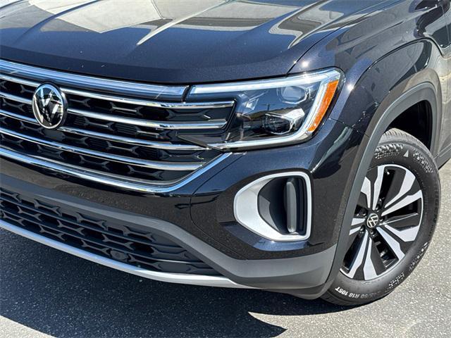 Photo of 2026 Deep Black Volkswagen Atlas