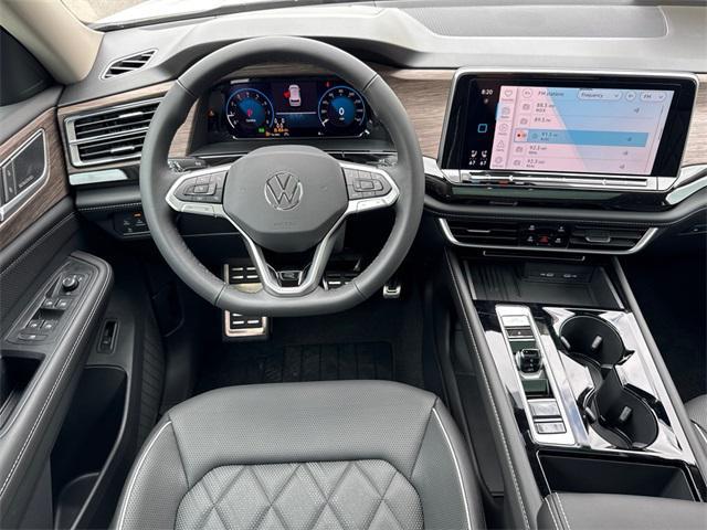 Photo of 2025 Opal White Pearl Volkswagen Atlas