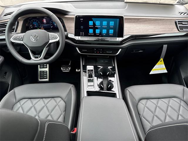 Photo of 2025 Opal White Pearl Volkswagen Atlas