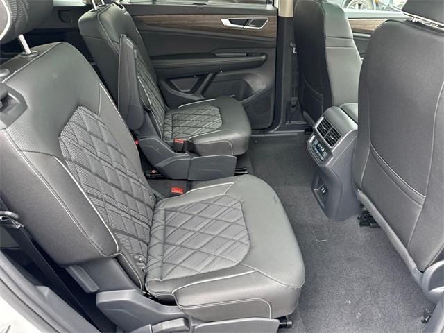 Photo of 2025 Opal White Pearl Volkswagen Atlas