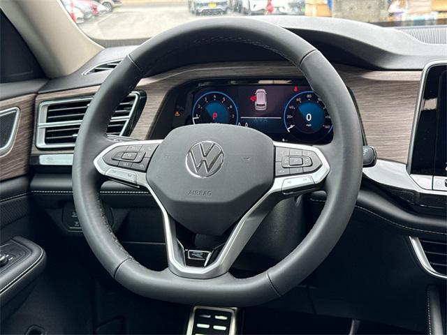 Photo of 2025 Opal White Pearl Volkswagen Atlas