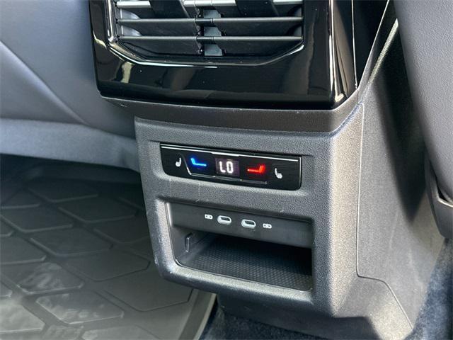 Photo of 2023 Pure Gray w/Black Roof Volkswagen ID.4