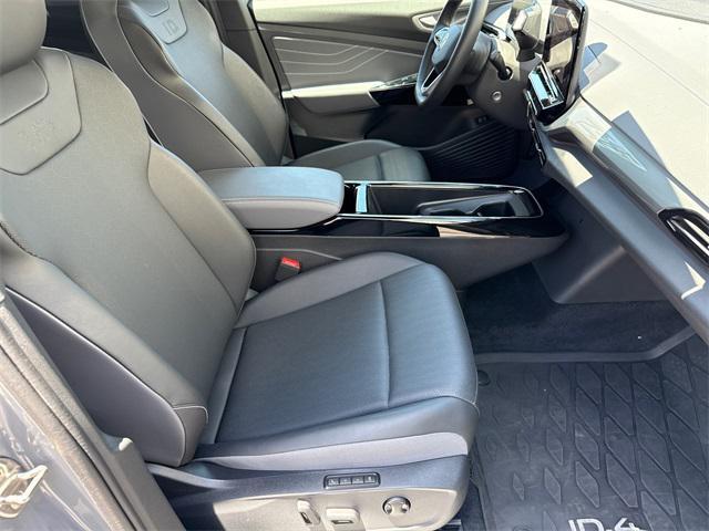 Photo of 2023 Pure Gray w/Black Roof Volkswagen ID.4