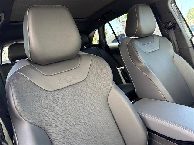 Photo of 2023 Pure Gray w/Black Roof Volkswagen ID.4