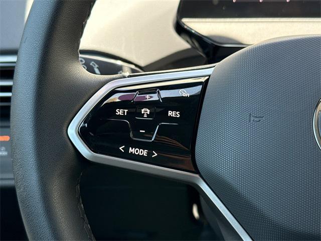 Photo of 2023 Pure Gray w/Black Roof Volkswagen ID.4