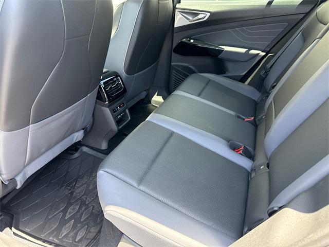 Photo of 2023 Pure Gray w/Black Roof Volkswagen ID.4