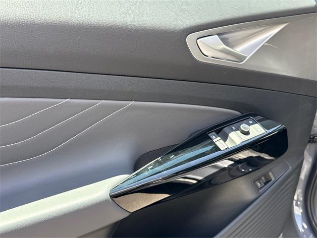Photo of 2023 Pure Gray w/Black Roof Volkswagen ID.4