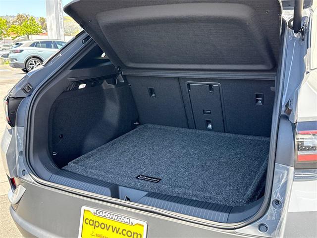 Photo of 2023 Pure Gray w/Black Roof Volkswagen ID.4