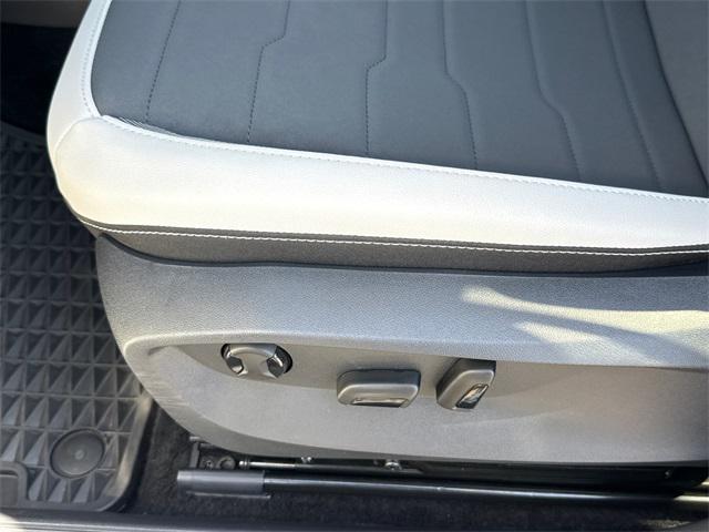 Photo of 2025 Pure White Volkswagen Taos