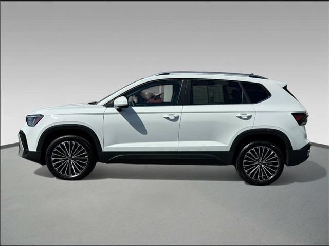 Photo of 2025 Pure White Volkswagen Taos