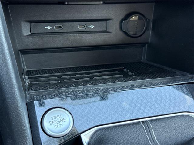 Photo of 2025 Pure White Volkswagen Taos
