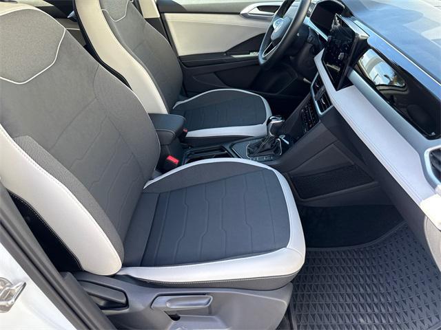 Photo of 2025 Pure White Volkswagen Taos