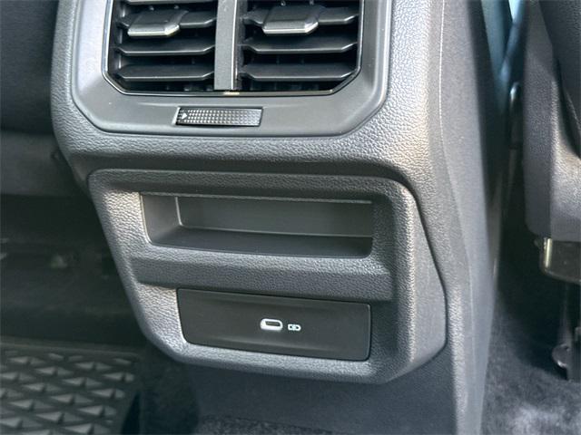 Photo of 2025 Pure White Volkswagen Taos