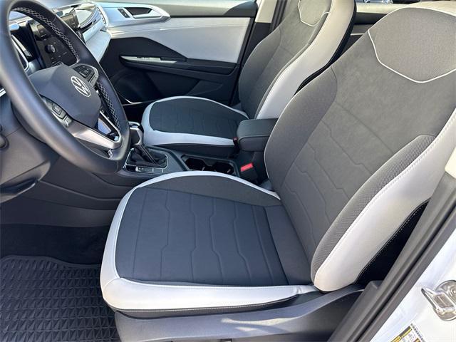 Photo of 2025 Pure White Volkswagen Taos