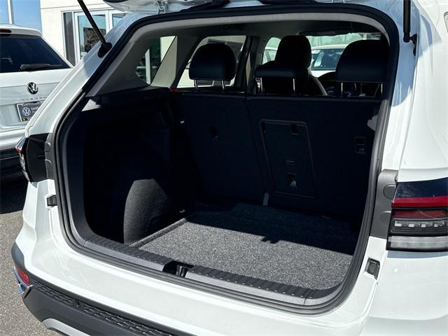 Photo of 2025 Pure White Volkswagen Taos