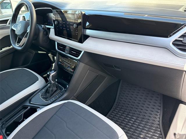 Photo of 2025 Pure White Volkswagen Taos