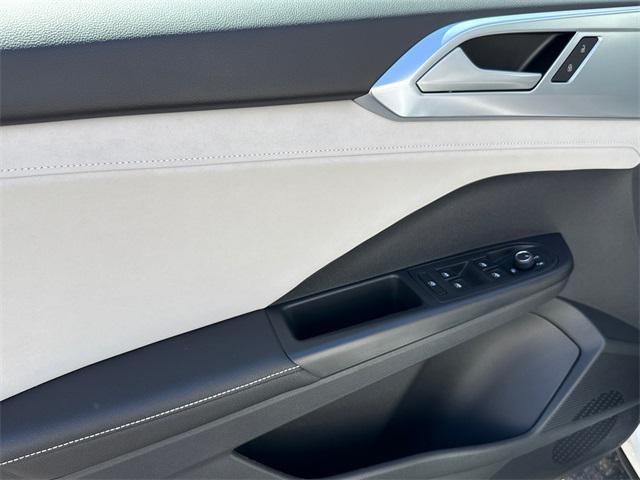 Photo of 2025 Pure White Volkswagen Taos