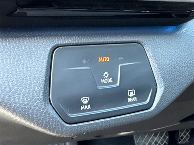 Photo of 2023 Tourmaline Blue Metallic Volkswagen ID.4
