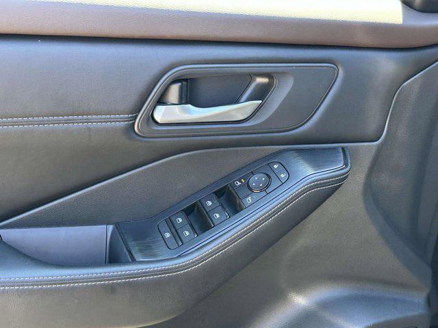 Photo of 2022 Black Nissan Rogue