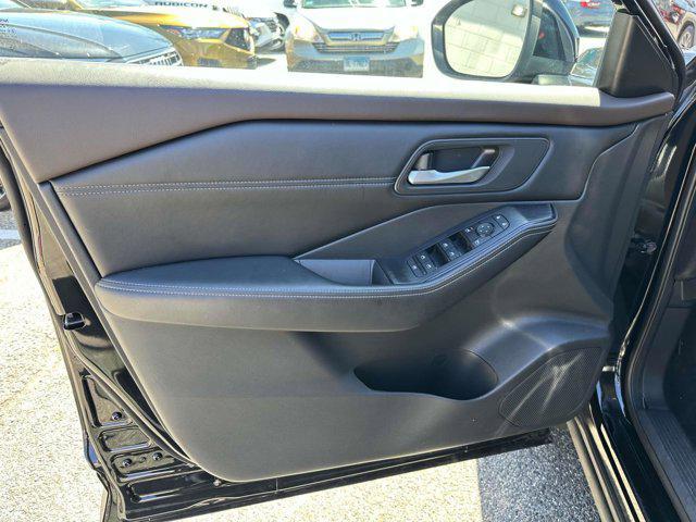 Photo of 2022 Black Nissan Rogue
