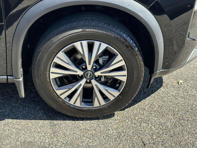 Photo of 2022 Black Nissan Rogue